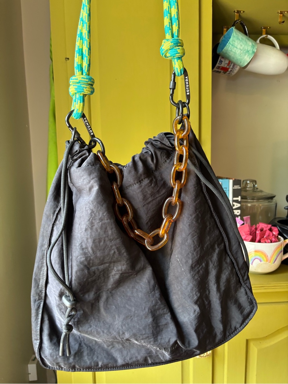 Black Shoulder Bag with Tortoiseshell Chain and Rope Strap - rotunda